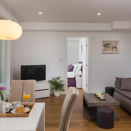 Apartment Nav *