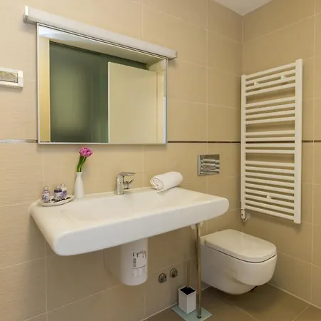 Apartment Nav *