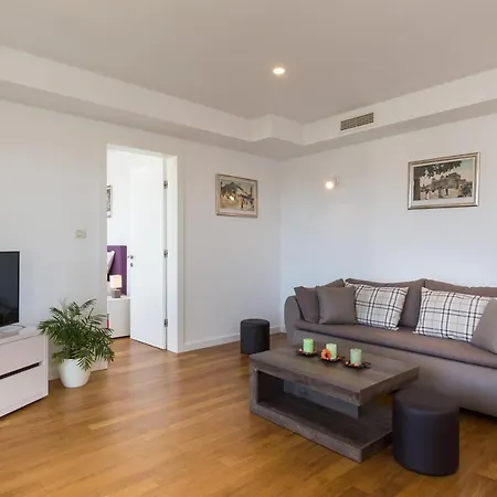 Apartment Nav *