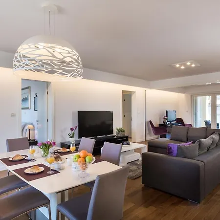Nav Apartment