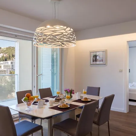 Nav * ドゥブロブニク